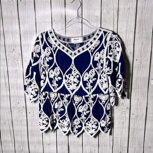 Kindred Embroidered Blue /White Floral  Top Size Medium
